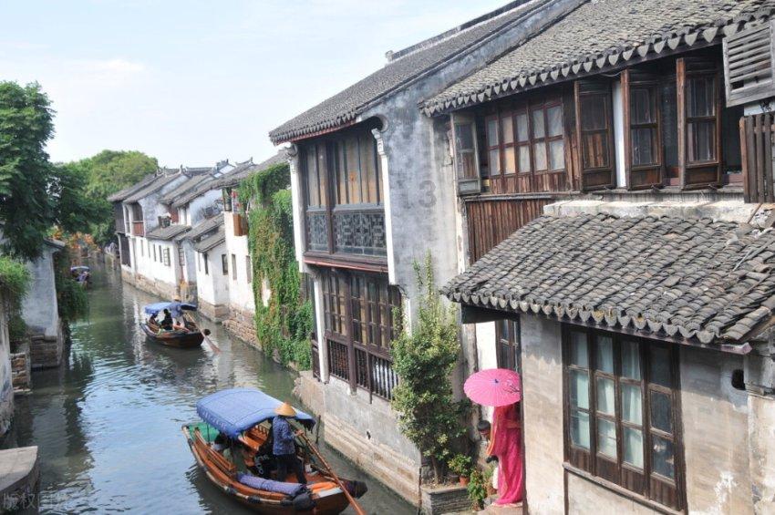 主持人问王宝强:你身价上亿,可你哥哥还在卖烧饼,为何不帮他?